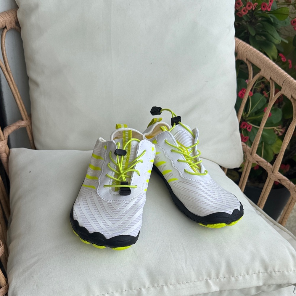 Women’s size 8, lightweight comfortable BAREFOOT shoes $50